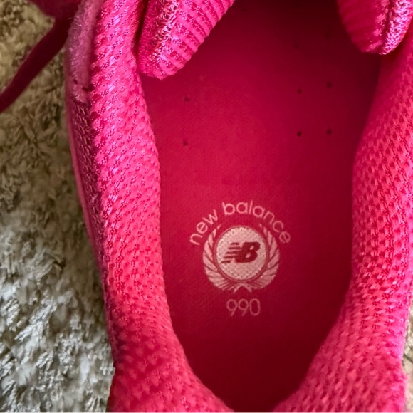 New Balance Women’s 990 Breast Cancer Awareness
Edition in Pink - Size 7.5 - Picture 8 of 9